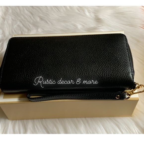 Michael Kors Mercer Travel Continental Wallet - Picture 4 of 5